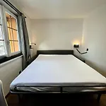 Situe Au Centre *